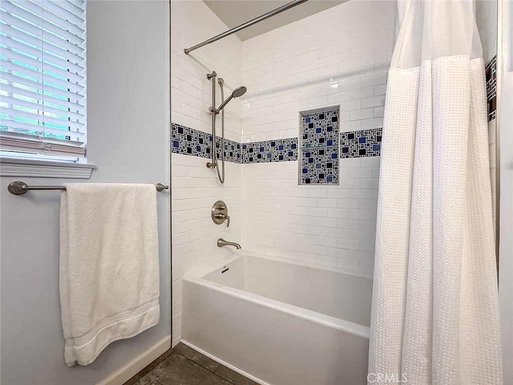 17512 Superior Street, Northridge, CA 91325 17512 Superior Street, Northridge, CA 91325