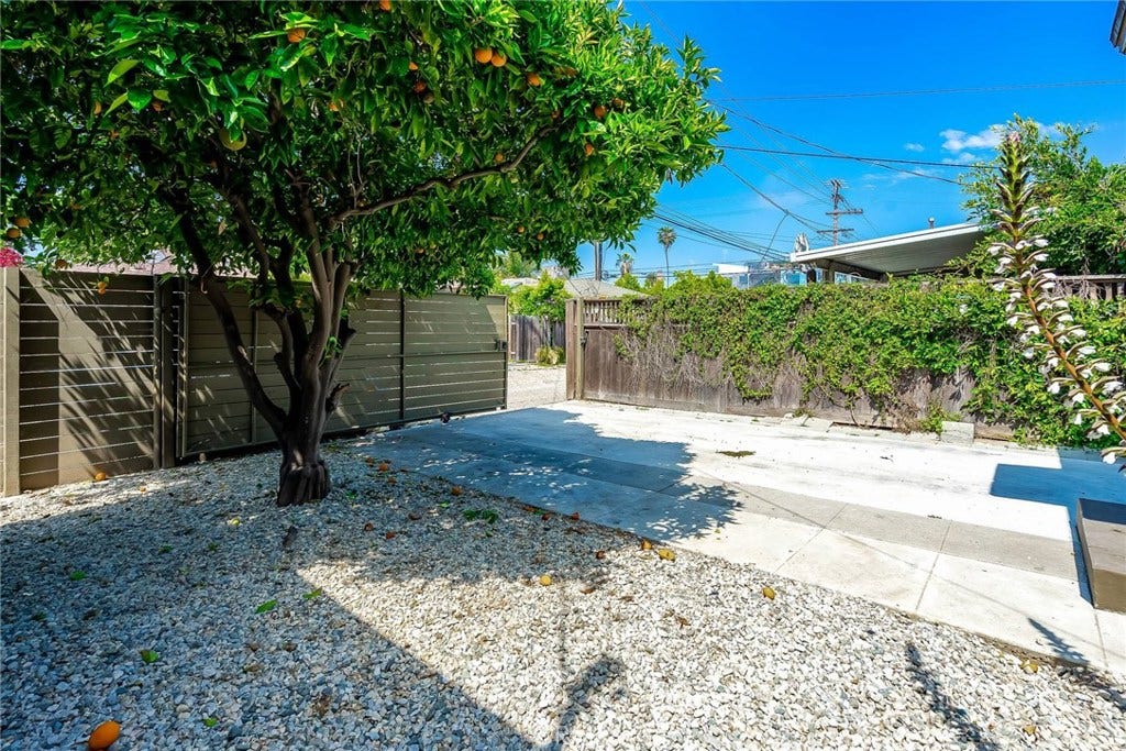 313 Venice Way, Venice, CA 90291