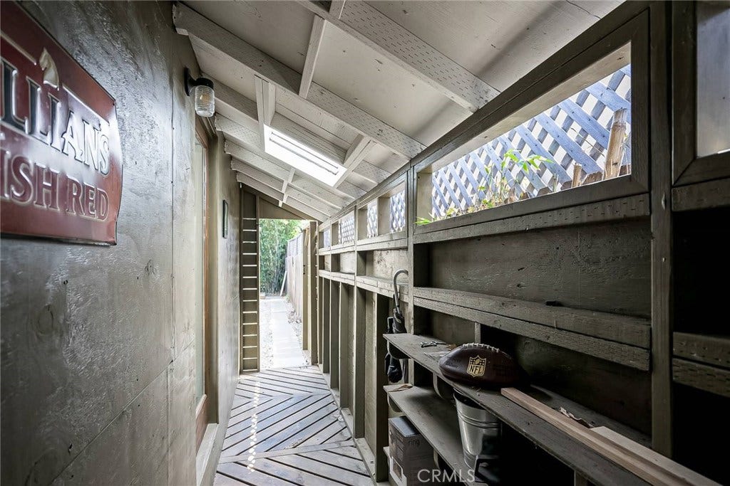 313 Venice Way, Venice, CA 90291