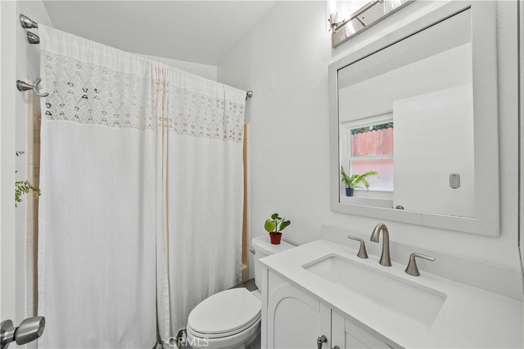 284 Heavenly Valley, Newbury Park, CA 91320 Main bathroom