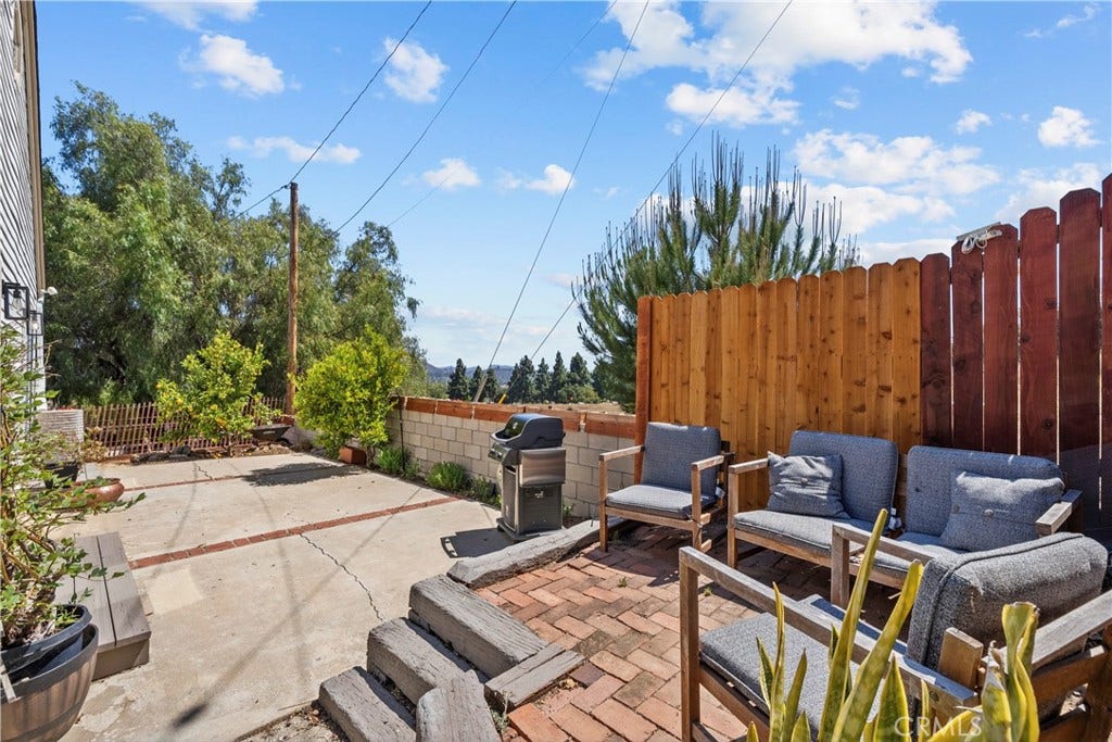 284 Heavenly Valley, Newbury Park, CA 91320 Patio and deck area