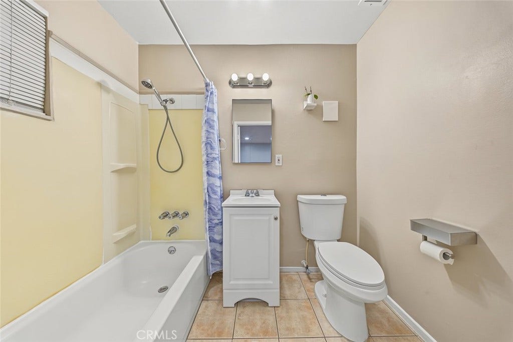44650 2nd Street E, Lancaster, CA 93535 Full bathroom 2.