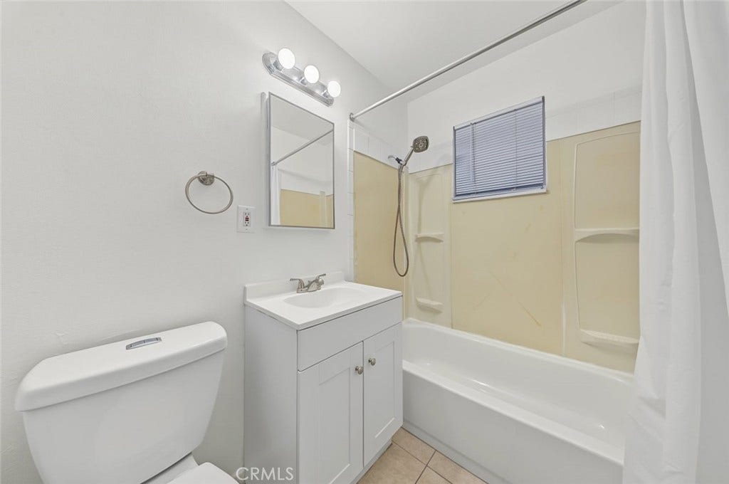 44650 2nd Street E, Lancaster, CA 93535 Full bathroom 1.