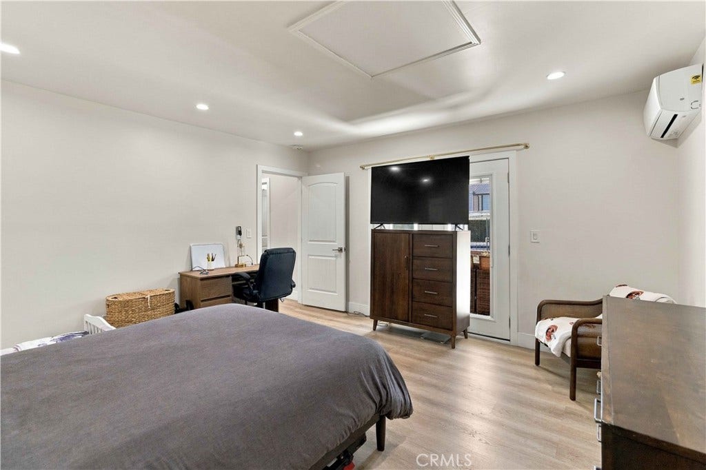 8633 Zelzah, Northridge, CA 91325