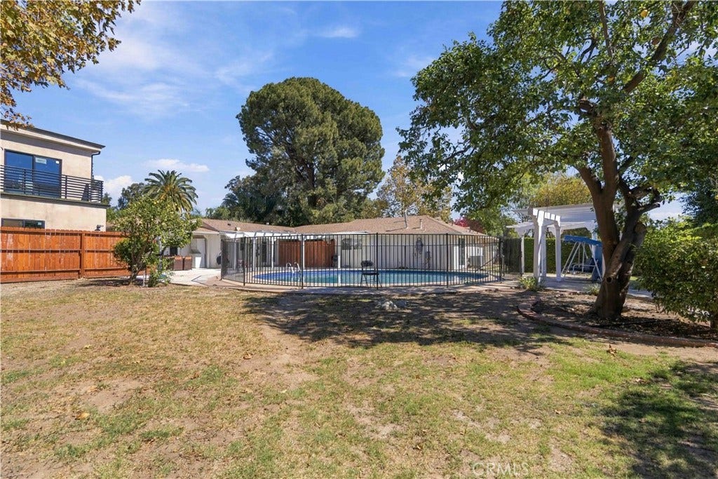 8633 Zelzah, Northridge, CA 91325