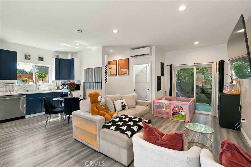 8633 Zelzah, Northridge, CA 91325