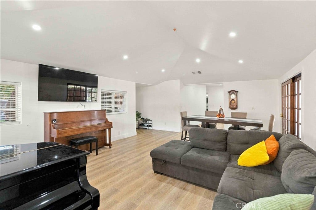 8633 Zelzah, Northridge, CA 91325