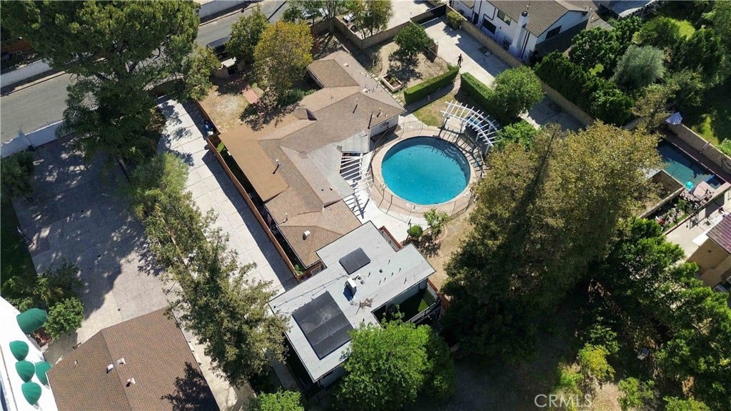 8633 Zelzah, Northridge, CA 91325