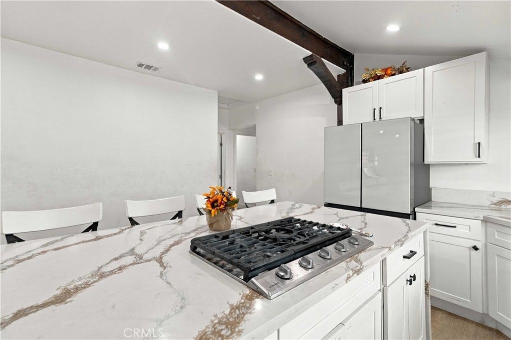 8633 Zelzah, Northridge, CA 91325