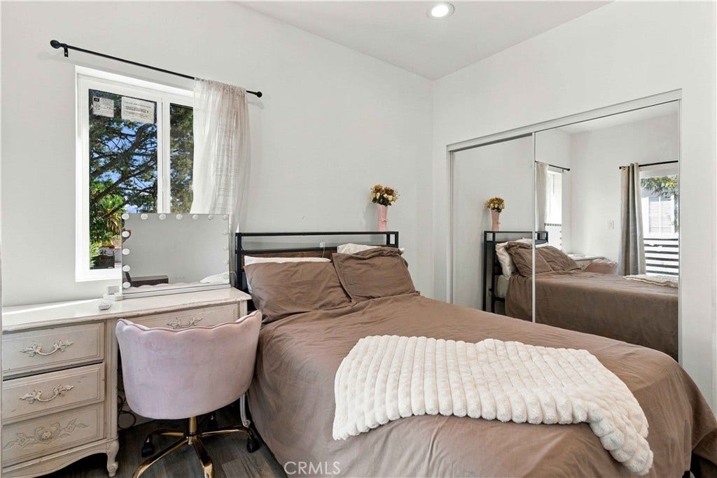 8633 Zelzah, Northridge, CA 91325
