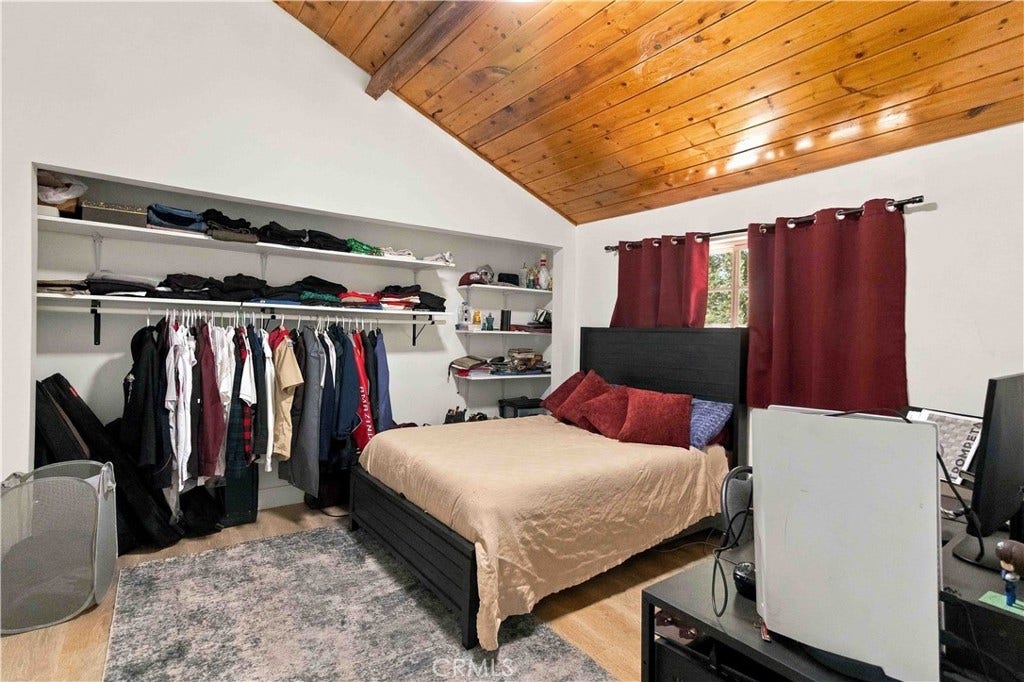 8633 Zelzah, Northridge, CA 91325