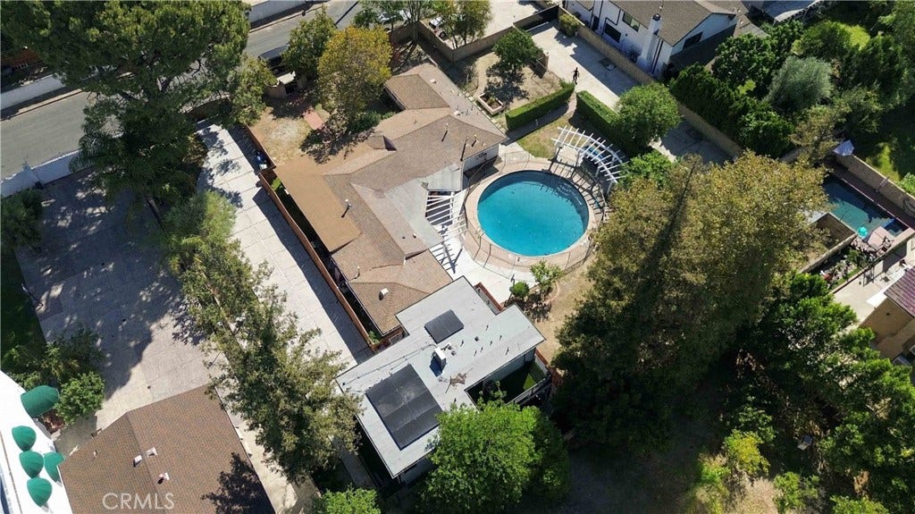 8633 Zelzah, Northridge, CA 91325
