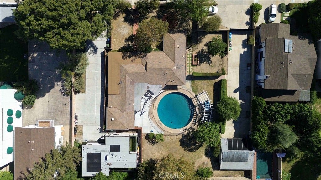 8633 Zelzah, Northridge, CA 91325