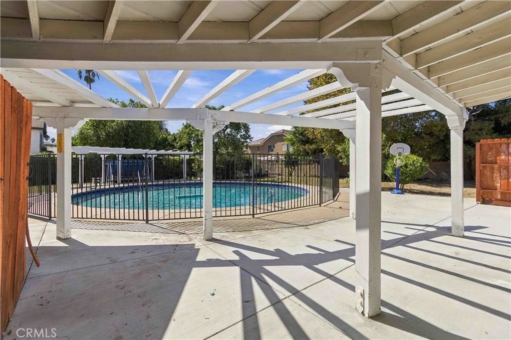 8633 Zelzah, Northridge, CA 91325