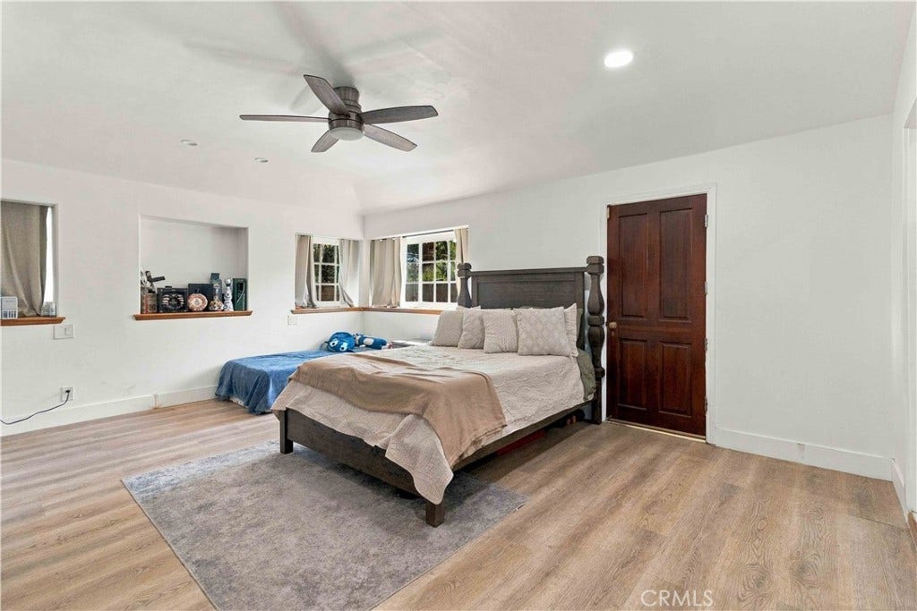 8633 Zelzah, Northridge, CA 91325