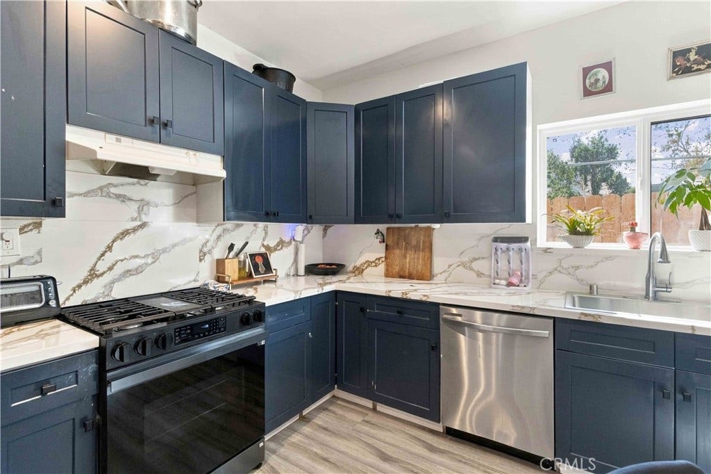 8633 Zelzah, Northridge, CA 91325