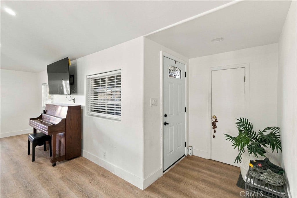 8633 Zelzah, Northridge, CA 91325