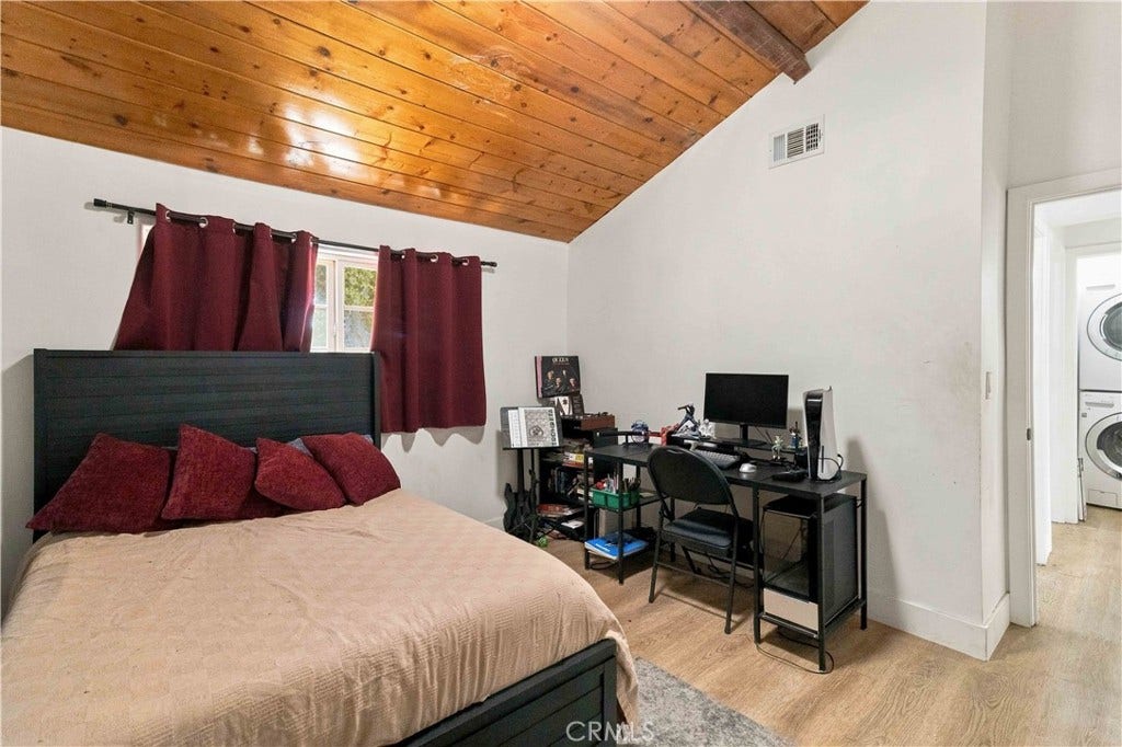 8633 Zelzah, Northridge, CA 91325