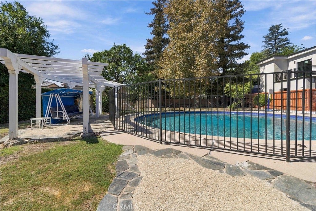 8633 Zelzah, Northridge, CA 91325