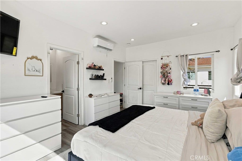 8633 Zelzah, Northridge, CA 91325