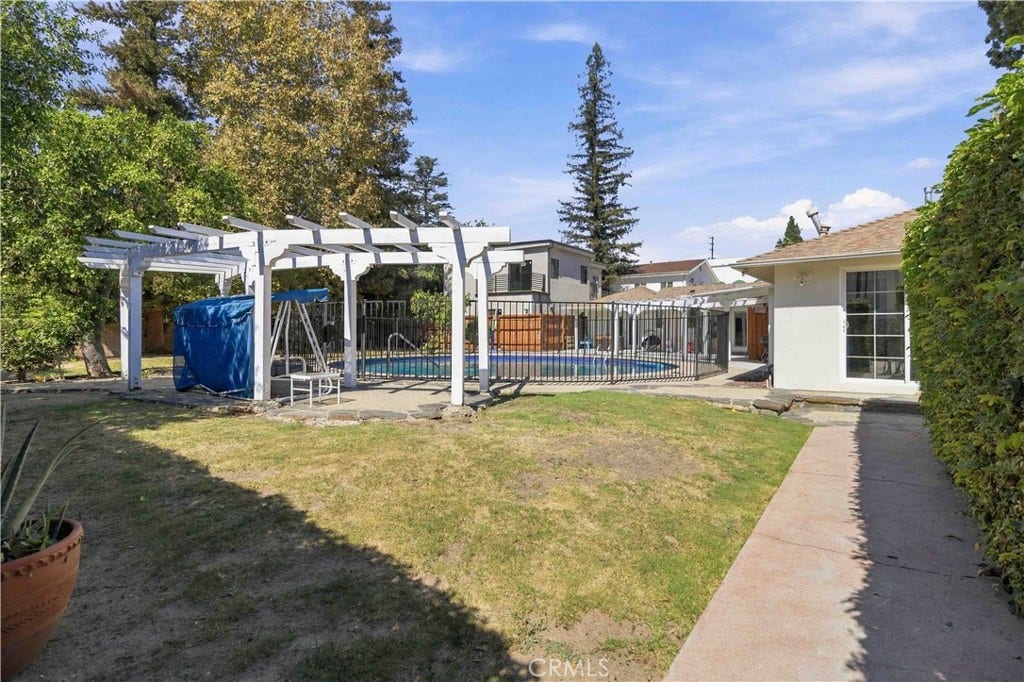 8633 Zelzah, Northridge, CA 91325