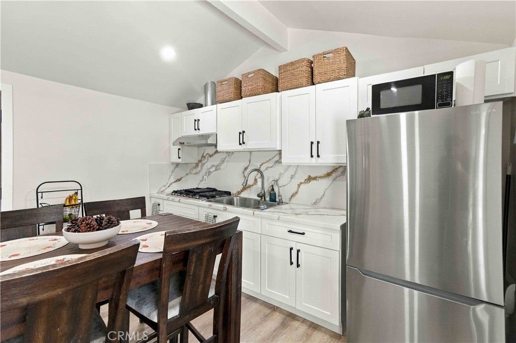 8633 Zelzah, Northridge, CA 91325
