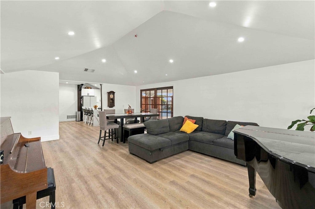 8633 Zelzah, Northridge, CA 91325