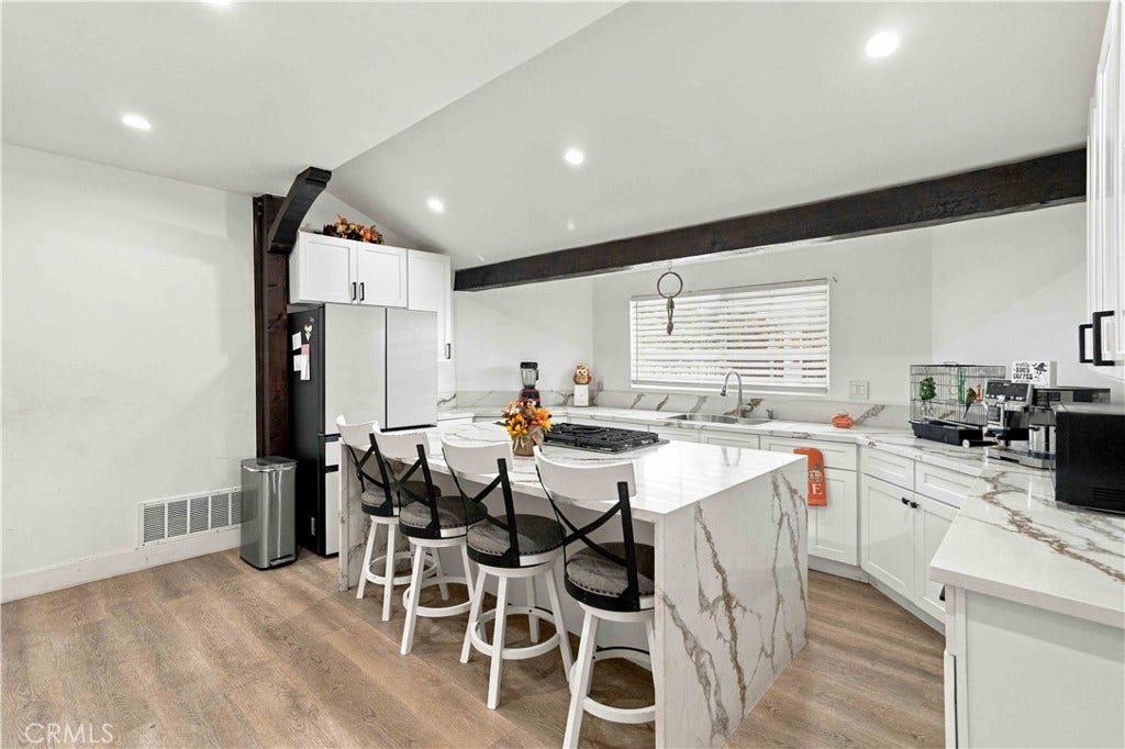8633 Zelzah, Northridge, CA 91325