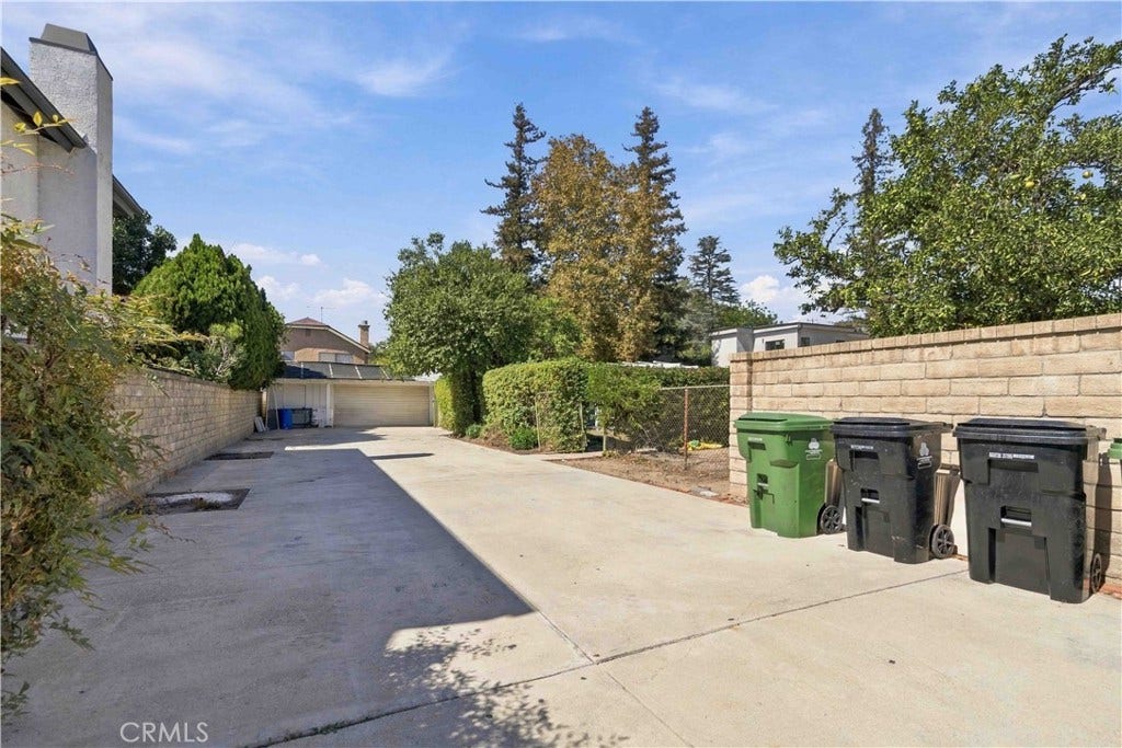 8633 Zelzah, Northridge, CA 91325