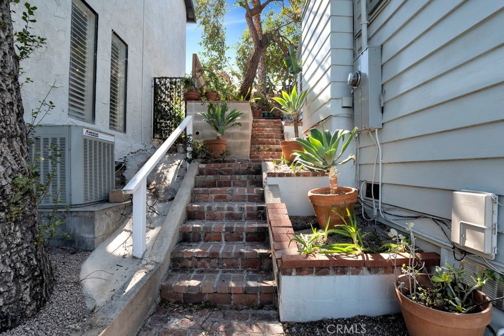 4559 Ensenada Drive, Woodland Hills, CA 91364 4559 Ensenada Drive, Woodland Hills, CA 91364