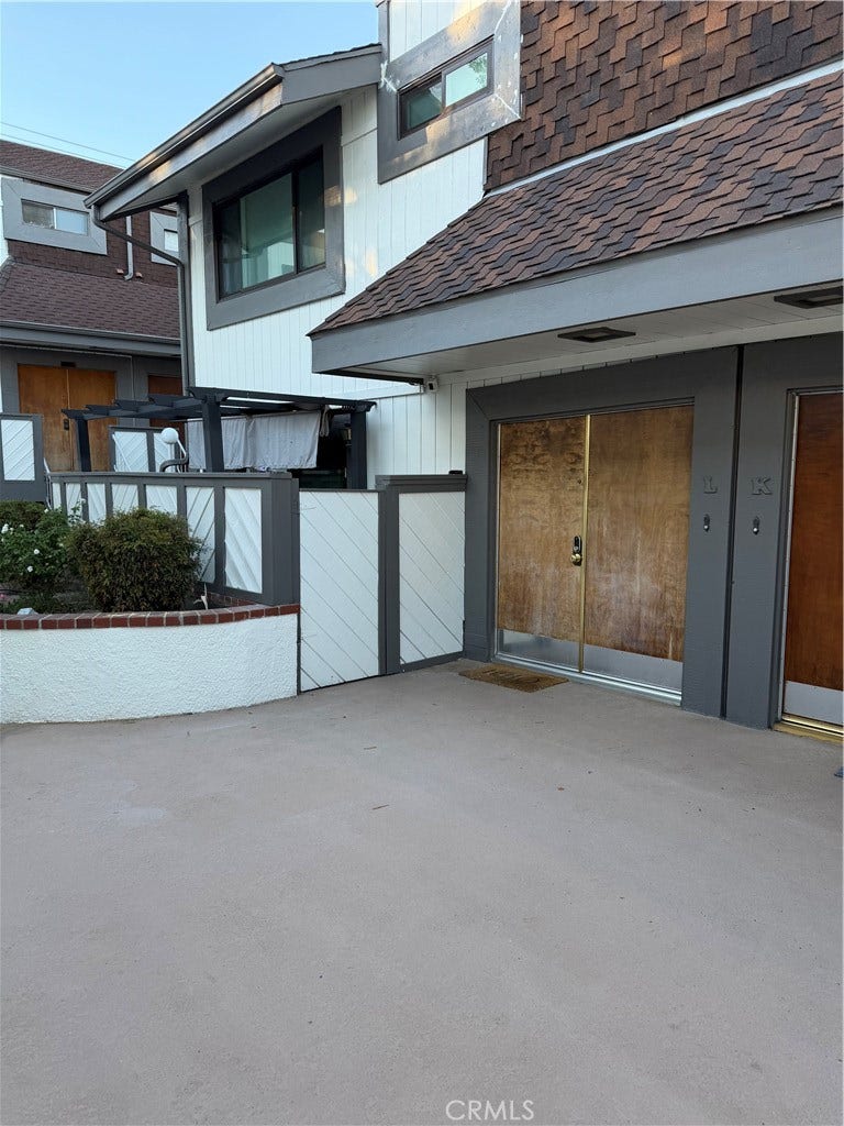 Property photo for 503 E Tujunga Ave #L, Burbank, CA