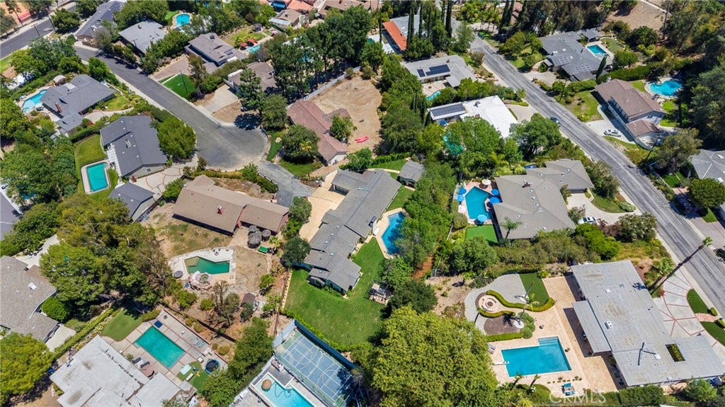 5200 Armida Drive, Woodland Hills, CA 91364 5200 Armida Drive, Woodland Hills, CA 91364