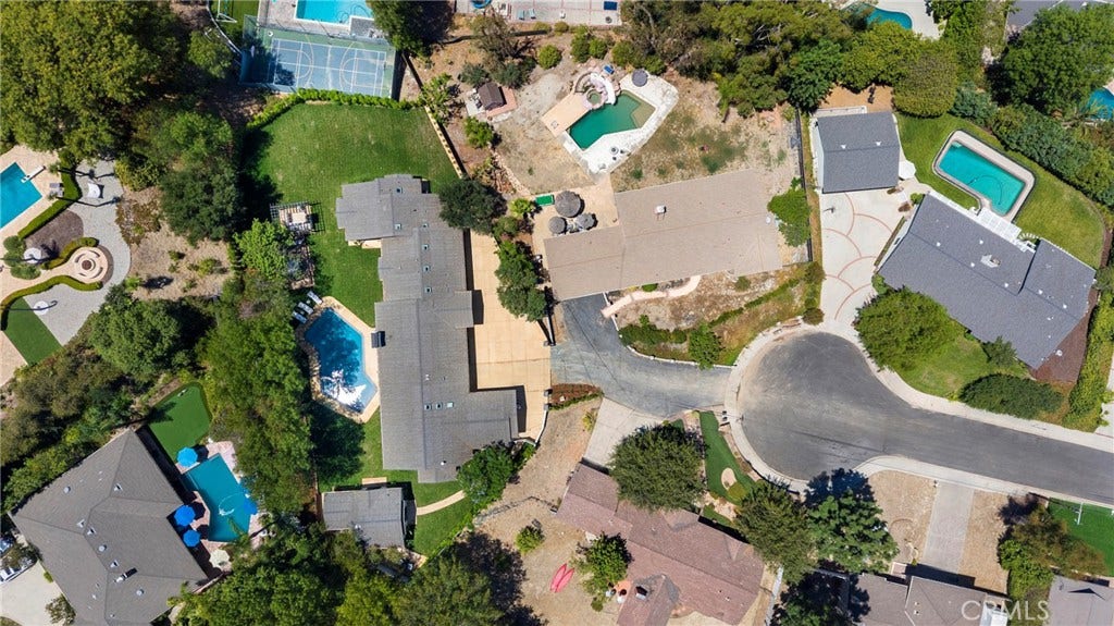 5200 Armida Drive, Woodland Hills, CA 91364 5200 Armida Drive, Woodland Hills, CA 91364