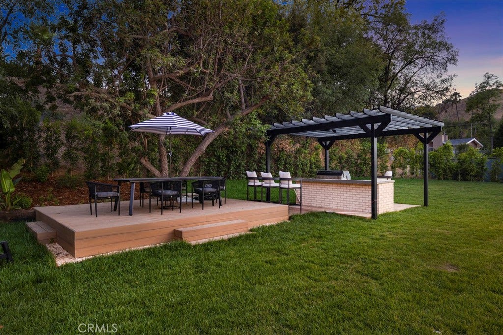 5200 Armida Drive, Woodland Hills, CA 91364 5200 Armida Drive, Woodland Hills, CA 91364