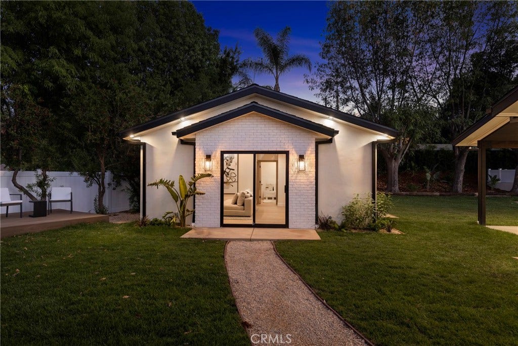 5200 Armida Drive, Woodland Hills, CA 91364 5200 Armida Drive, Woodland Hills, CA 91364