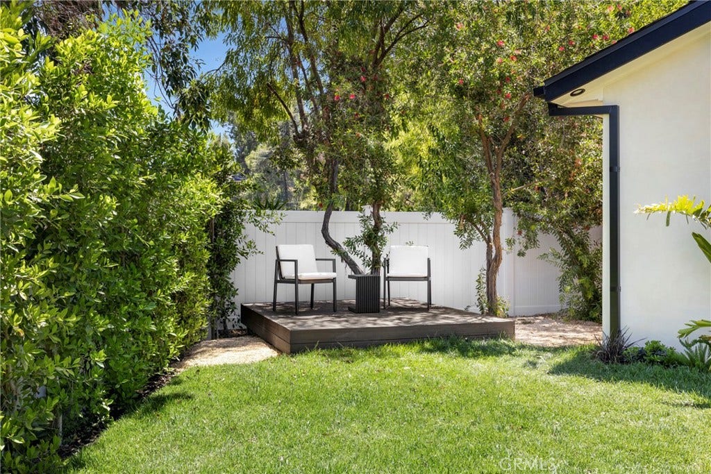5200 Armida Drive, Woodland Hills, CA 91364 5200 Armida Drive, Woodland Hills, CA 91364