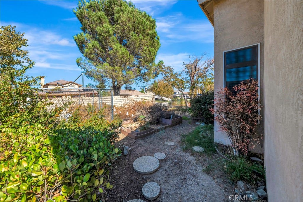 42025 Allan Drive, Lancaster, CA 93536 42025 Allan Drive, Lancaster, CA 93536