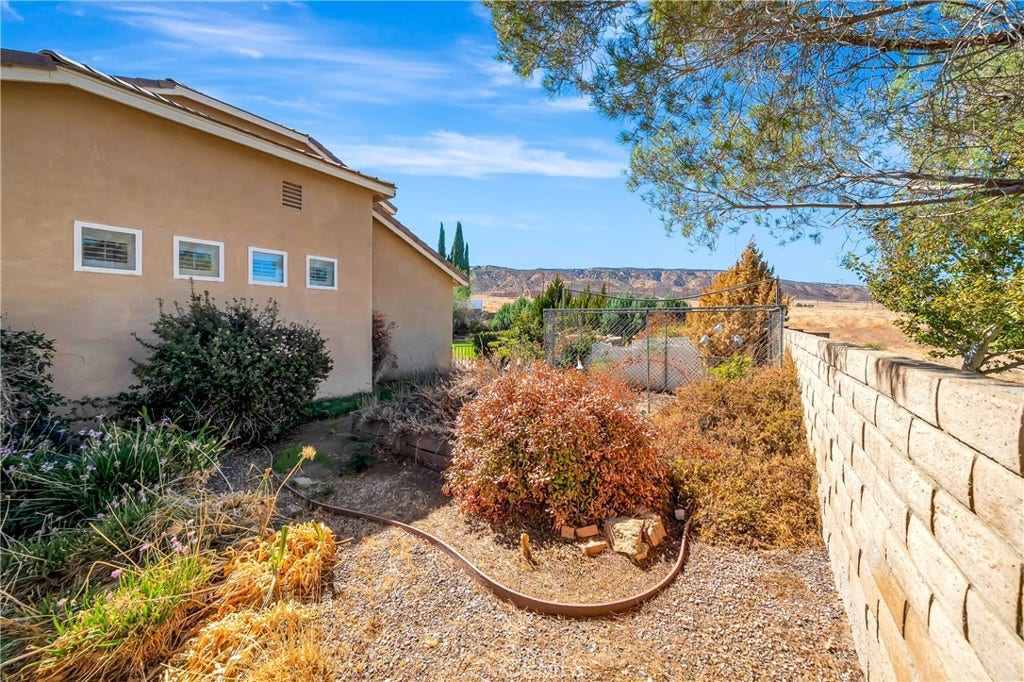 42025 Allan Drive, Lancaster, CA 93536 42025 Allan Drive, Lancaster, CA 93536