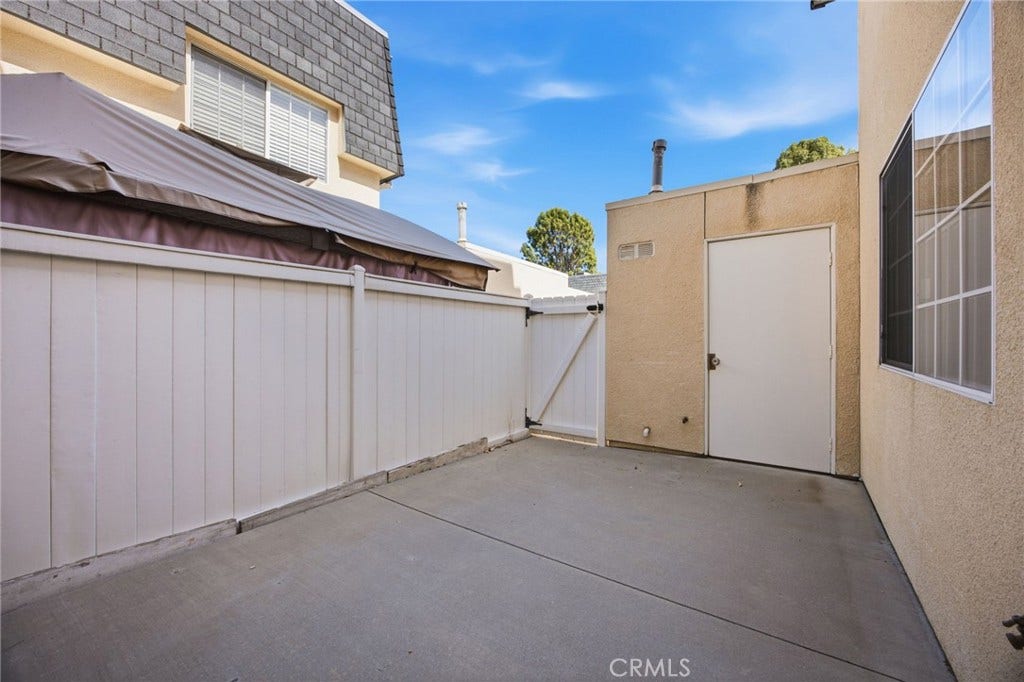 19208 Hamlin Street, #5, Reseda, CA 91335 19208 Hamlin Street, #5, Reseda, CA 91335