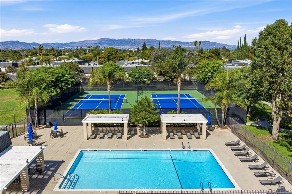 19208 Hamlin Street, #5, Reseda, CA 91335 19208 Hamlin Street, #5, Reseda, CA 91335