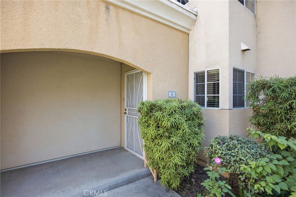 19208 Hamlin Street, #5, Reseda, CA 91335 19208 Hamlin Street, #5, Reseda, CA 91335