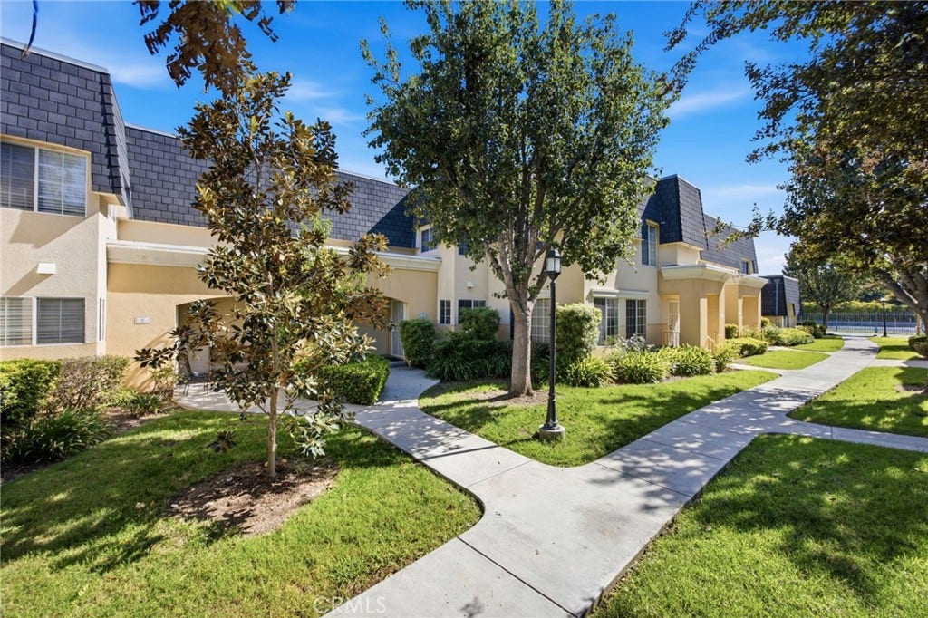 19208 Hamlin Street, #5, Reseda, CA 91335 19208 Hamlin Street, #5, Reseda, CA 91335