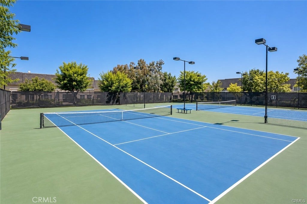 19208 Hamlin Street, #5, Reseda, CA 91335 19208 Hamlin Street, #5, Reseda, CA 91335