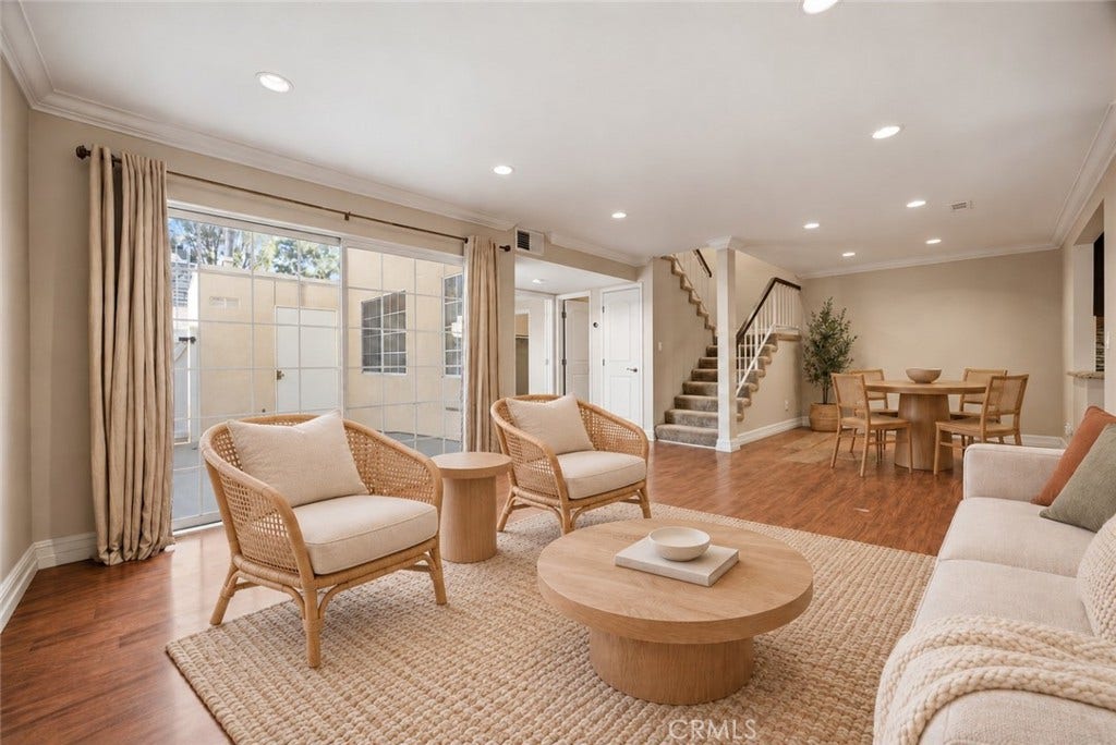 19208 Hamlin Street, #5, Reseda, CA 91335 19208 Hamlin Street, #5, Reseda, CA 91335