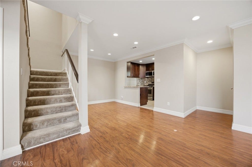 19208 Hamlin Street, #5, Reseda, CA 91335 19208 Hamlin Street, #5, Reseda, CA 91335