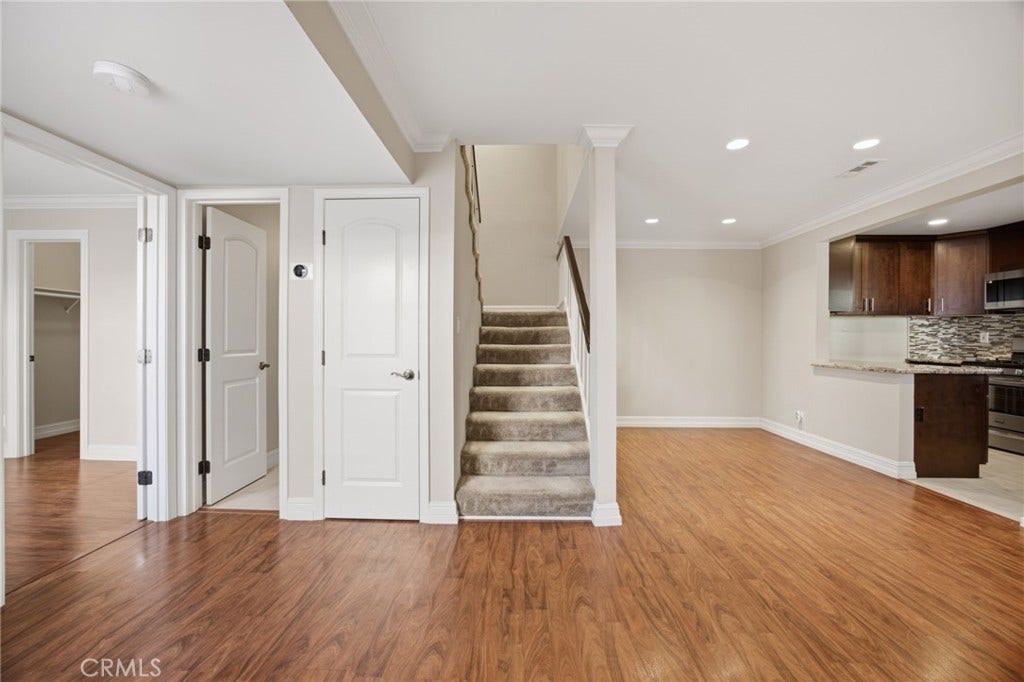 19208 Hamlin Street, #5, Reseda, CA 91335 19208 Hamlin Street, #5, Reseda, CA 91335