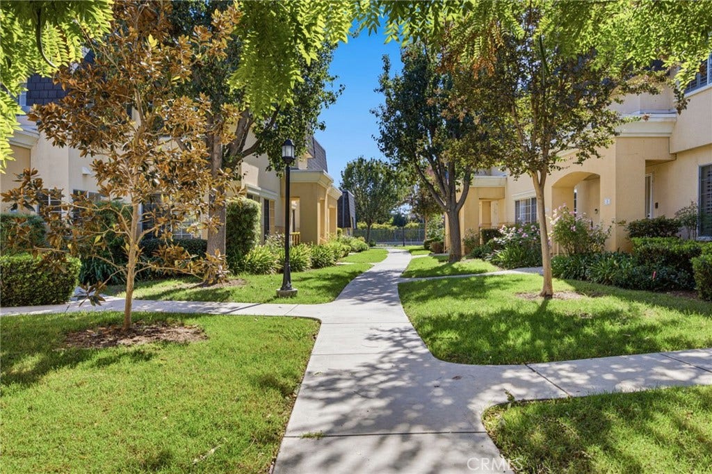 19208 Hamlin Street, #5, Reseda, CA 91335 19208 Hamlin Street, #5, Reseda, CA 91335