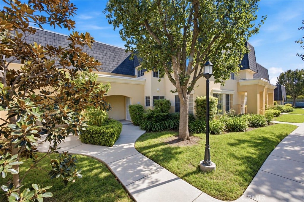 19208 Hamlin Street, #5, Reseda, CA 91335 19208 Hamlin Street, #5, Reseda, CA 91335