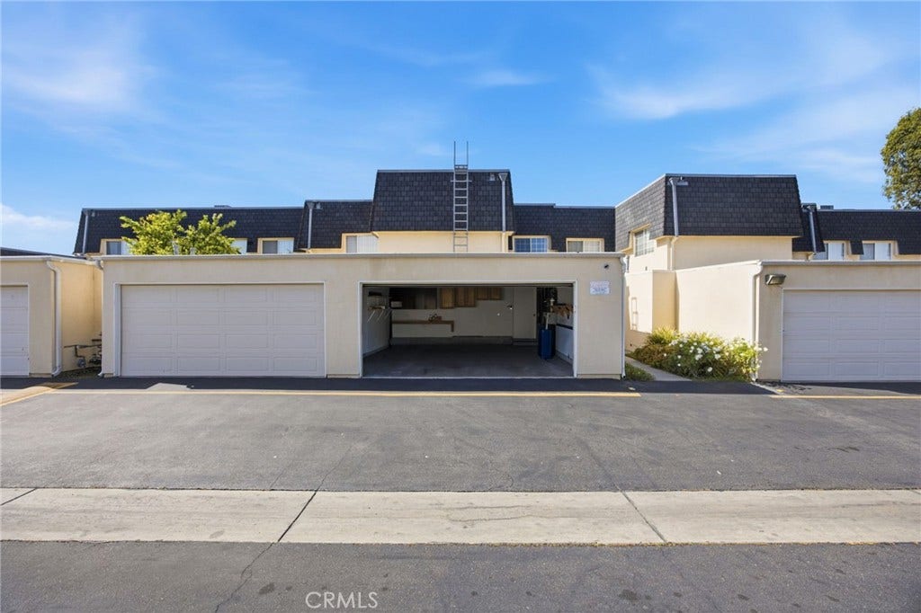 19208 Hamlin Street, #5, Reseda, CA 91335 19208 Hamlin Street, #5, Reseda, CA 91335