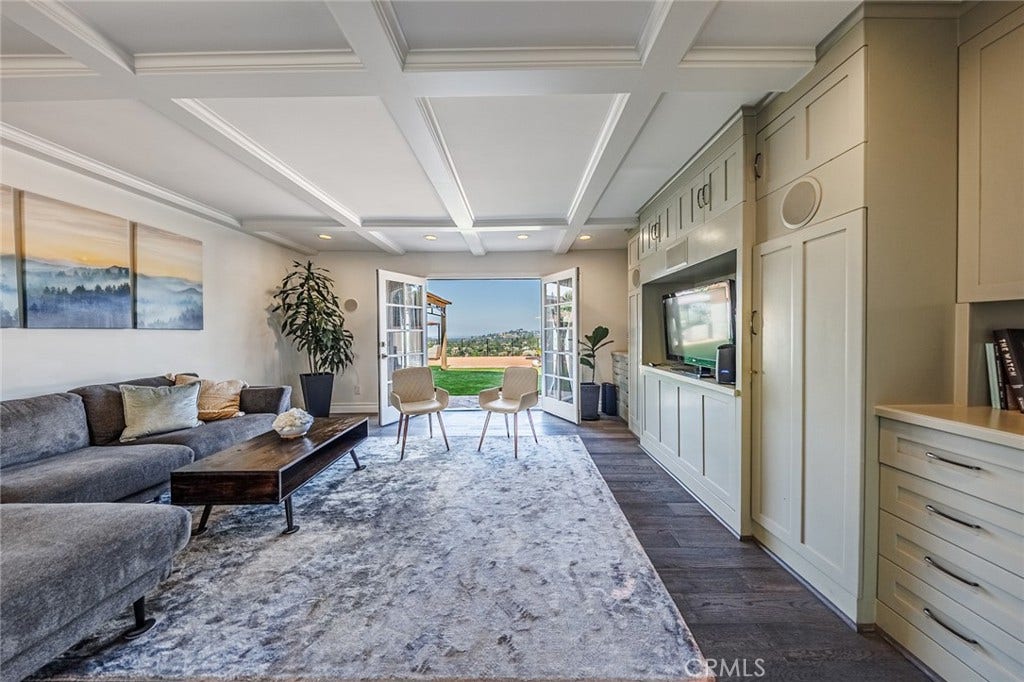 4534 Totana Drive, Tarzana, CA 91356 4534 Totana Drive, Tarzana, CA 91356